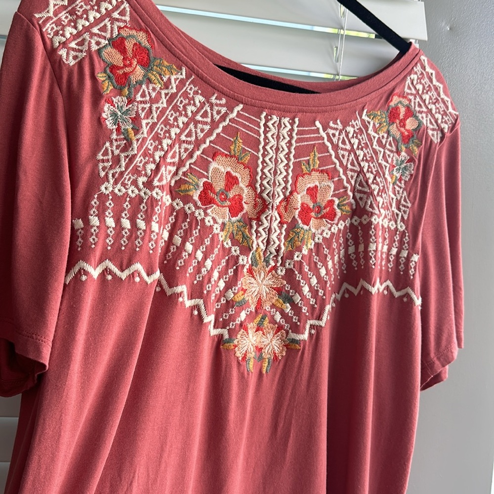 ☀️BOGO Item Jodifl Relaxed Fit Dusty Rose Floral Embroidered Short Sleeve Tee☀️